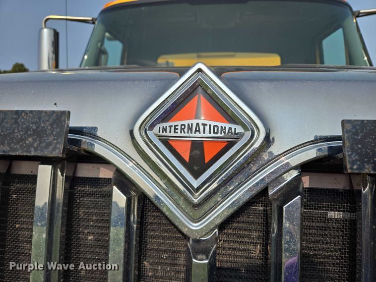 image for item DT7194 2011 International WorkStar 7600 dump truck