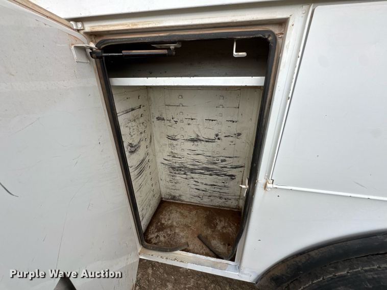 image for item DU9057 2011 International 4300 bucket truck