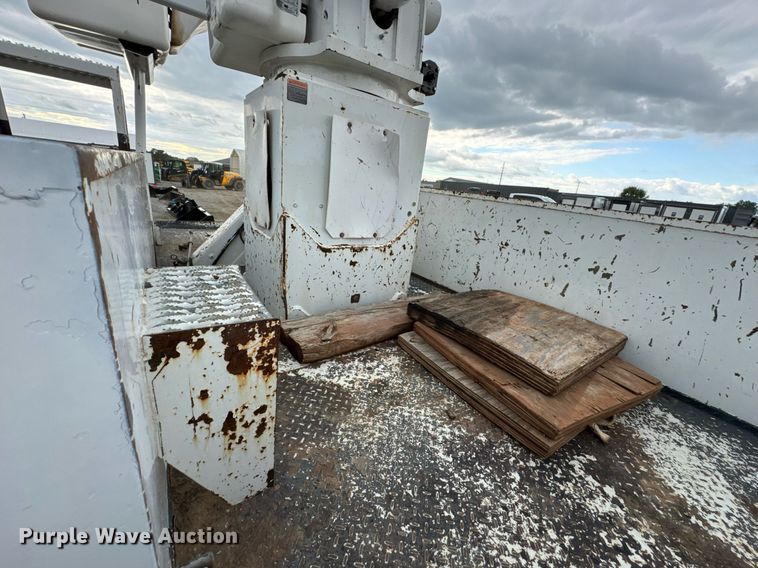 image for item DU9057 2011 International 4300 bucket truck