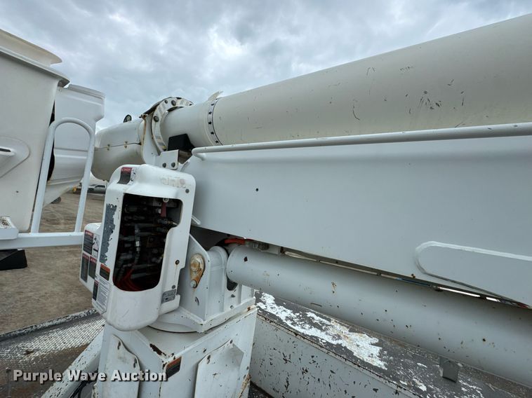 image for item DU9057 2011 International 4300 bucket truck