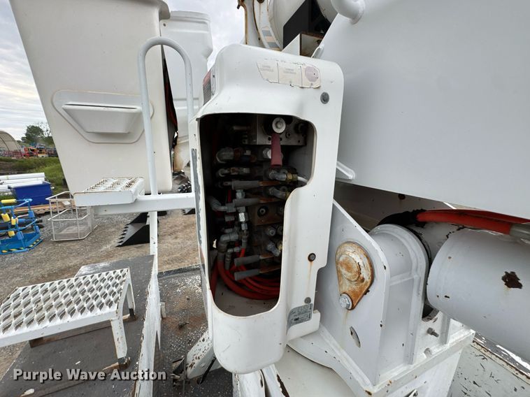 image for item DU9057 2011 International 4300 bucket truck