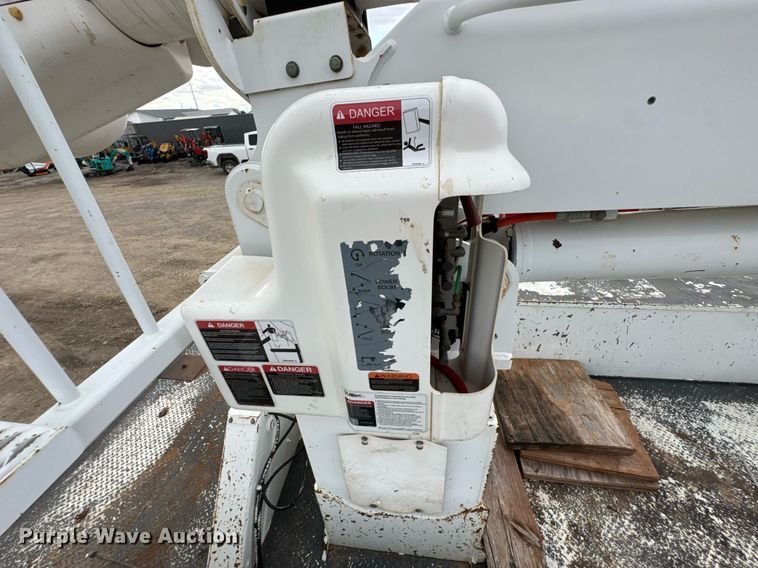 image for item DU9057 2011 International 4300 bucket truck