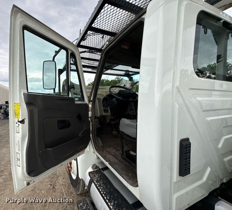 image for item DU9057 2011 International 4300 bucket truck