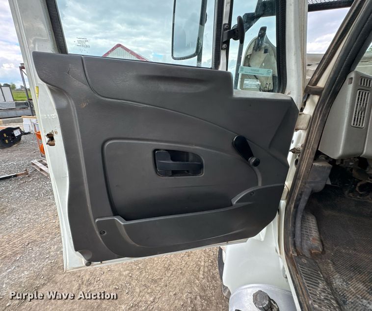 image for item DU9057 2011 International 4300 bucket truck