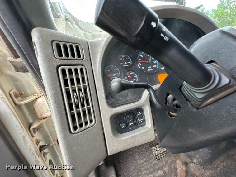 image for item DU9057 2011 International 4300 bucket truck