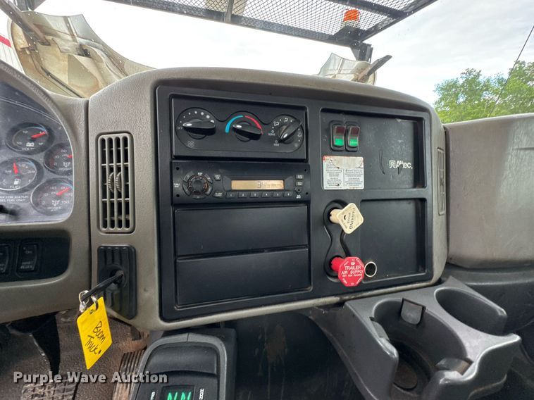 image for item DU9057 2011 International 4300 bucket truck