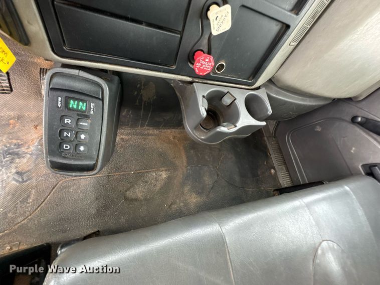 image for item DU9057 2011 International 4300 bucket truck