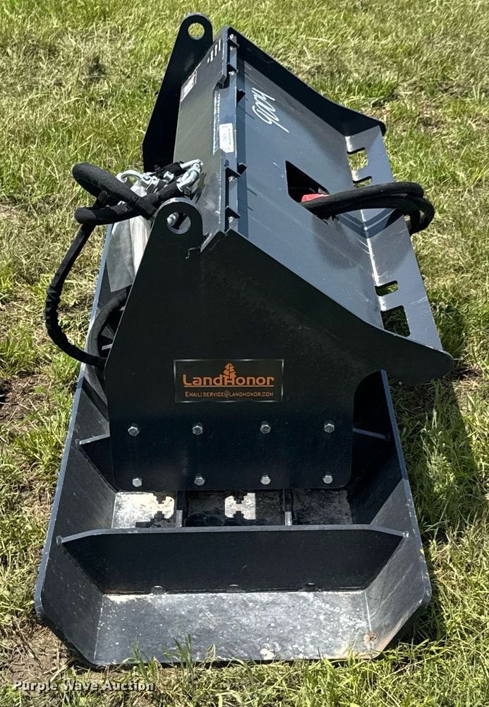 image for item DU9074 2024 LandHonor VPC-11-72W skid steer plate compactor