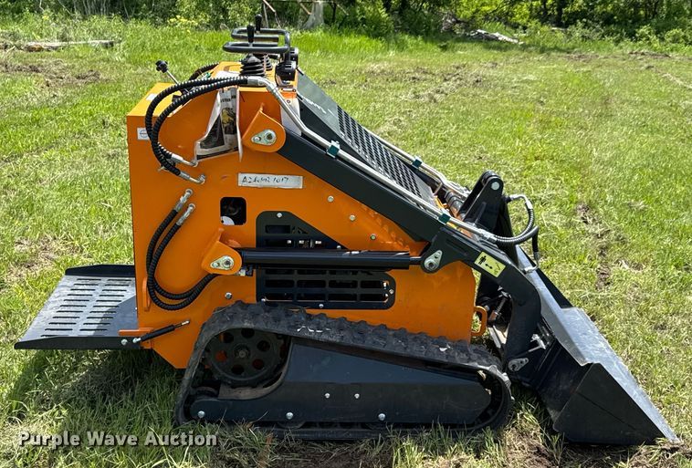 image for item DU9087 LandHero LDH-HT380 compact utility loader