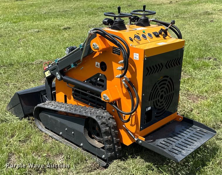 image for item DU9087 LandHero LDH-HT380 compact utility loader