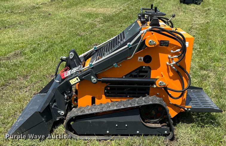 image for item DU9087 LandHero LDH-HT380 compact utility loader