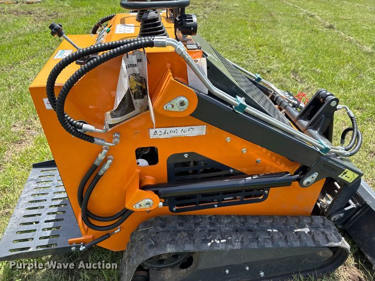 image for item DU9087 LandHero LDH-HT380 compact utility loader