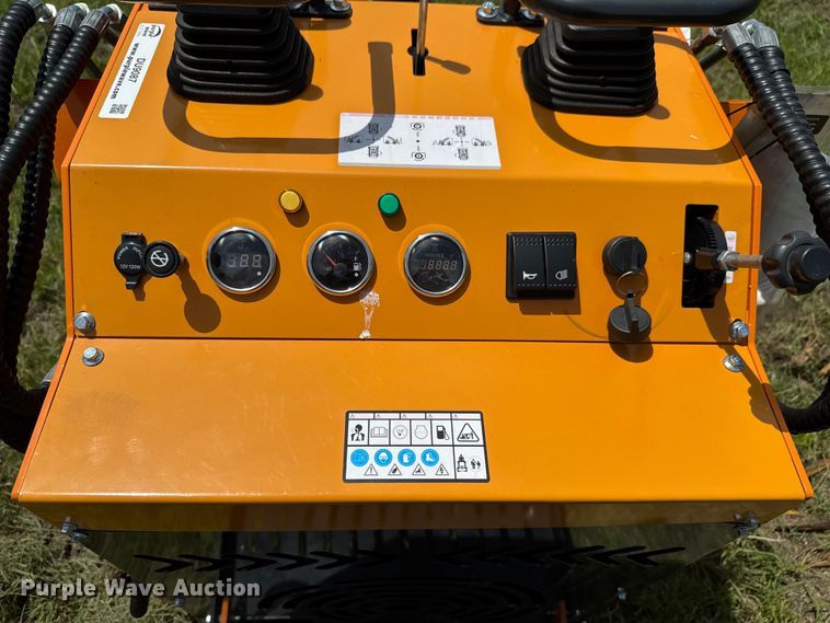 image for item DU9087 LandHero LDH-HT380 compact utility loader