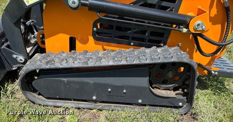 image for item DU9087 LandHero LDH-HT380 compact utility loader