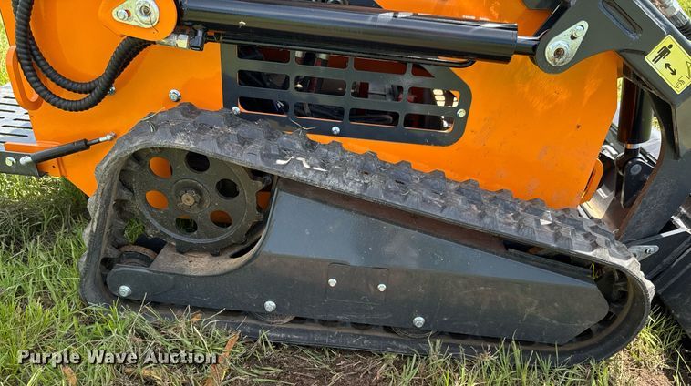 image for item DU9087 LandHero LDH-HT380 compact utility loader