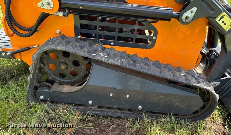 image for item DU9087 LandHero LDH-HT380 compact utility loader