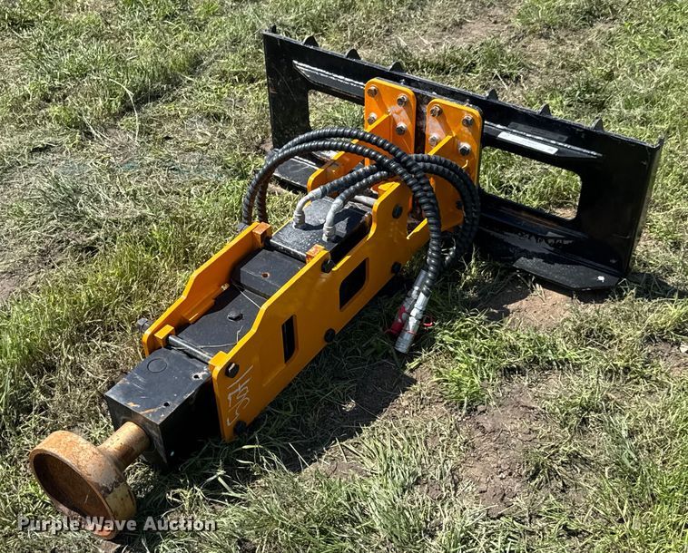 image for item DU9092 2024 GIYI 680 skid steer post driver