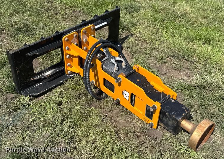image for item DU9092 2024 GIYI 680 skid steer post driver