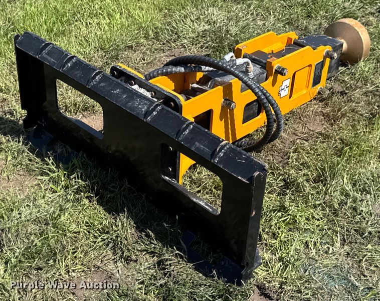 image for item DU9092 2024 GIYI 680 skid steer post driver