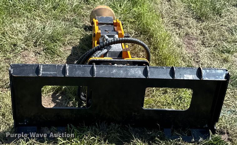 image for item DU9092 2024 GIYI 680 skid steer post driver