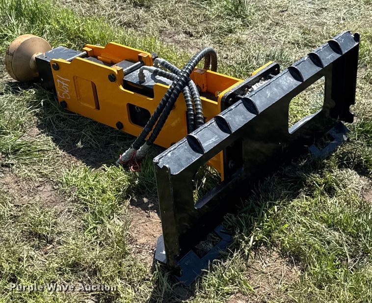 image for item DU9092 2024 GIYI 680 skid steer post driver