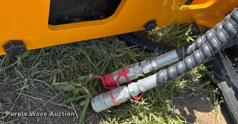 image for item DU9092 2024 GIYI 680 skid steer post driver
