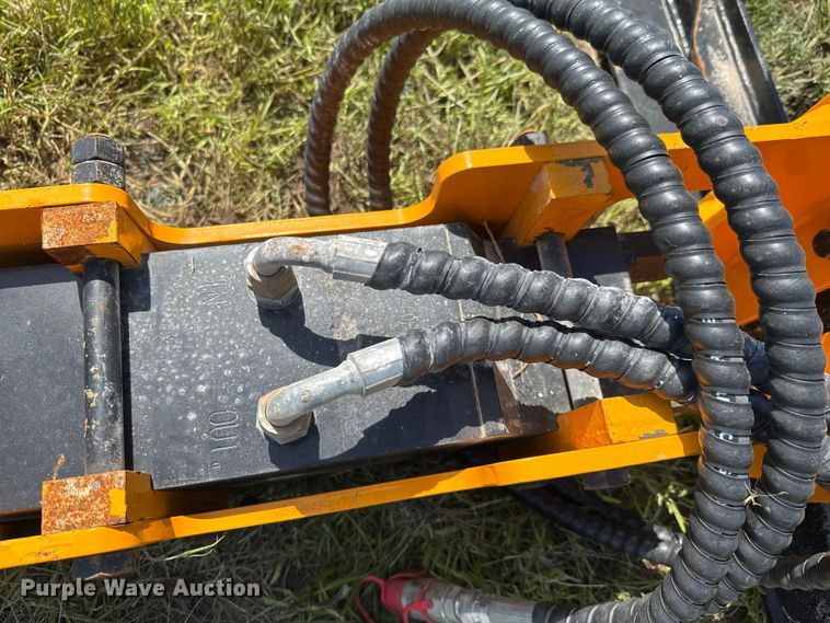 image for item DU9092 2024 GIYI 680 skid steer post driver