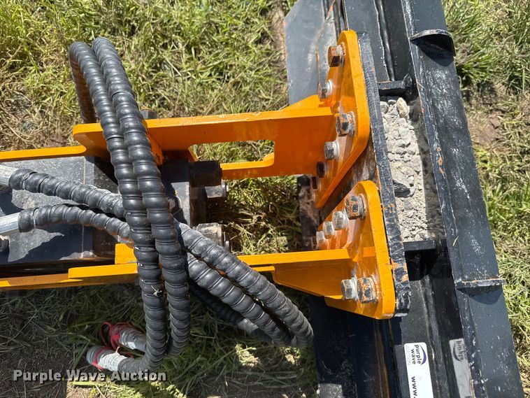 image for item DU9092 2024 GIYI 680 skid steer post driver