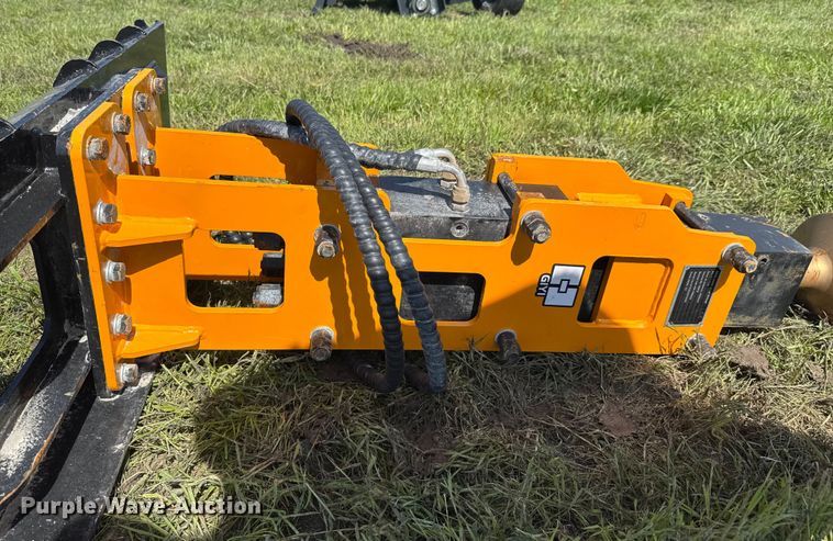 image for item DU9092 2024 GIYI 680 skid steer post driver