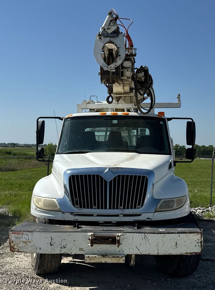 image for item DU9110 2010 International DuraStar 4400 digger derrick truck