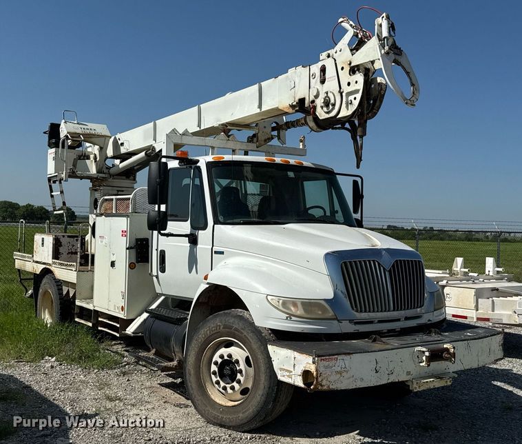 image for item DU9110 2010 International DuraStar 4400 digger derrick truck