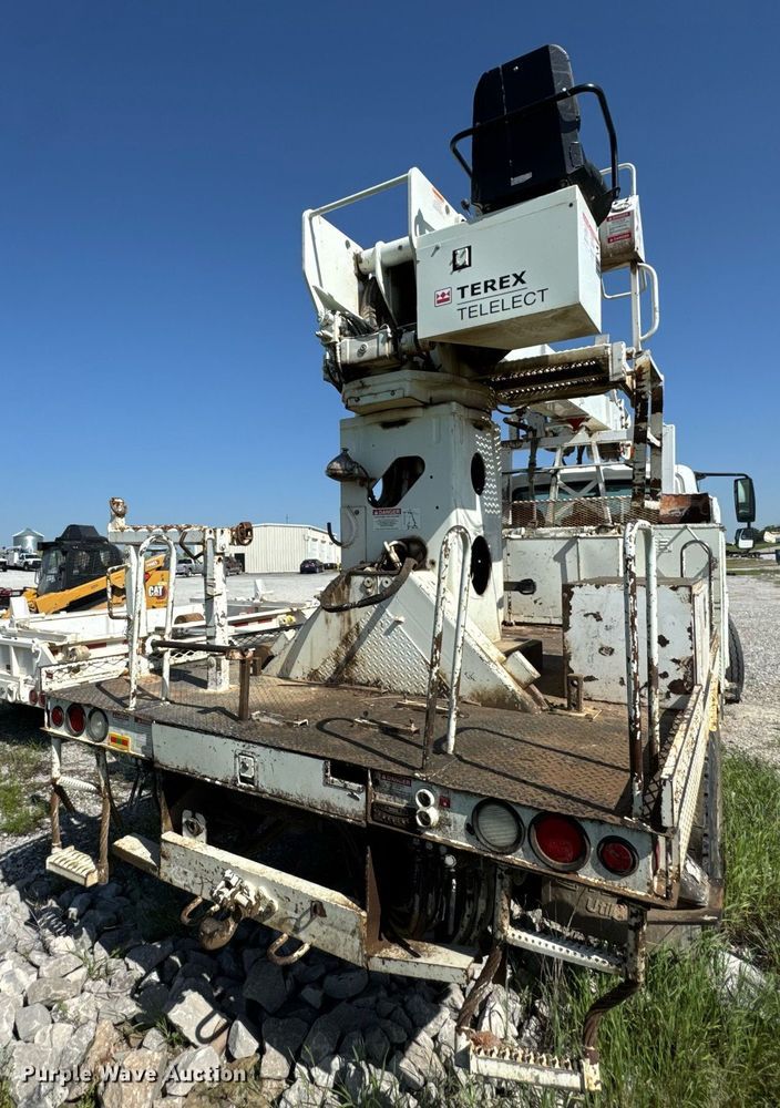 image for item DU9110 2010 International DuraStar 4400 digger derrick truck