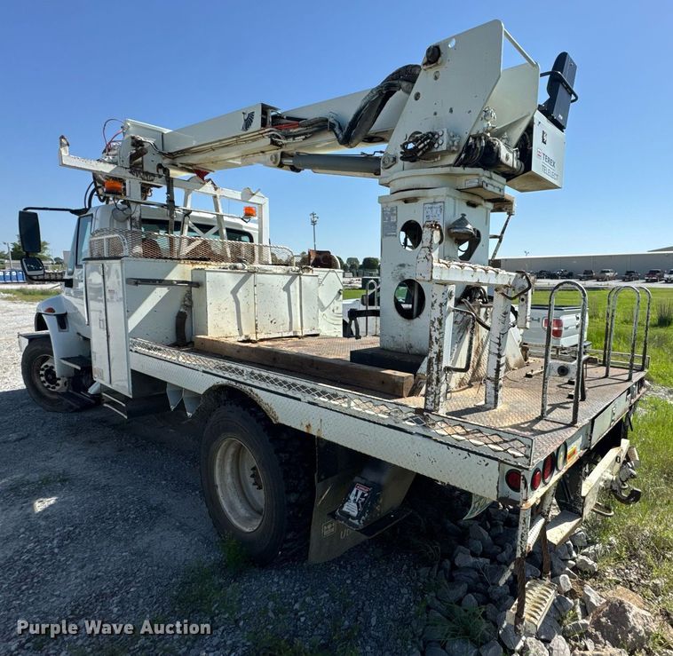 image for item DU9110 2010 International DuraStar 4400 digger derrick truck