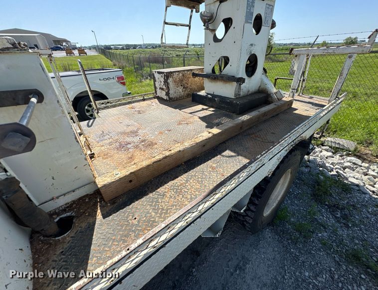 image for item DU9110 2010 International DuraStar 4400 digger derrick truck