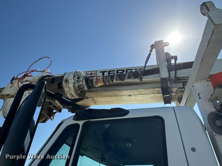 image for item DU9110 2010 International DuraStar 4400 digger derrick truck