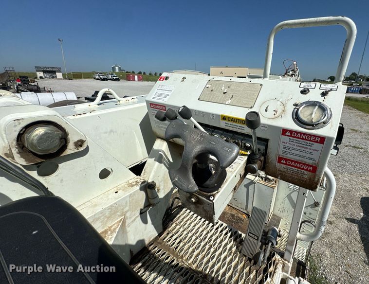 image for item DU9110 2010 International DuraStar 4400 digger derrick truck