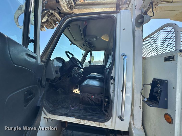 image for item DU9110 2010 International DuraStar 4400 digger derrick truck