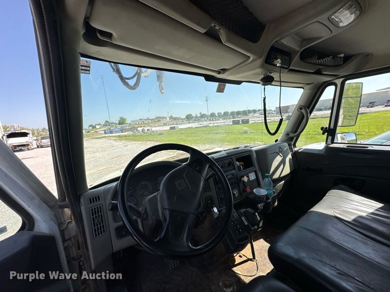 image for item DU9110 2010 International DuraStar 4400 digger derrick truck