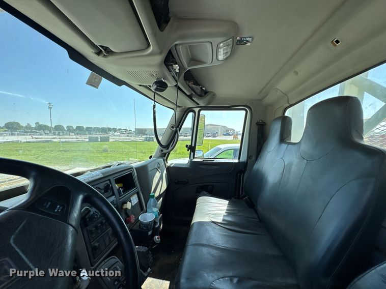 image for item DU9110 2010 International DuraStar 4400 digger derrick truck