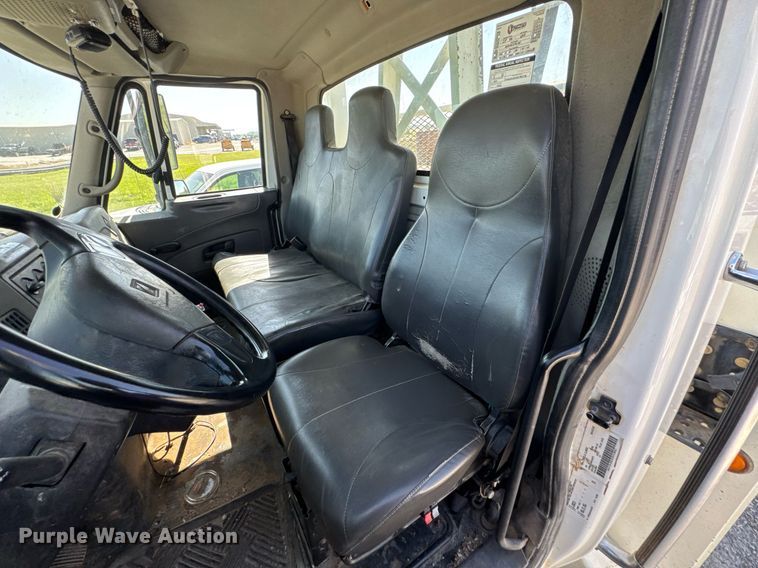 image for item DU9110 2010 International DuraStar 4400 digger derrick truck