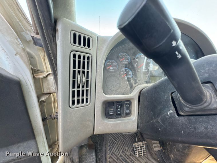 image for item DU9110 2010 International DuraStar 4400 digger derrick truck