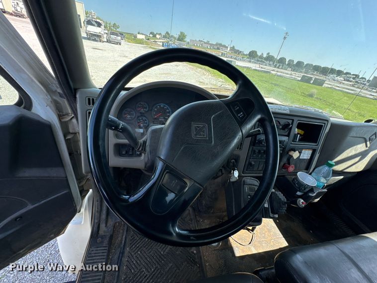 image for item DU9110 2010 International DuraStar 4400 digger derrick truck