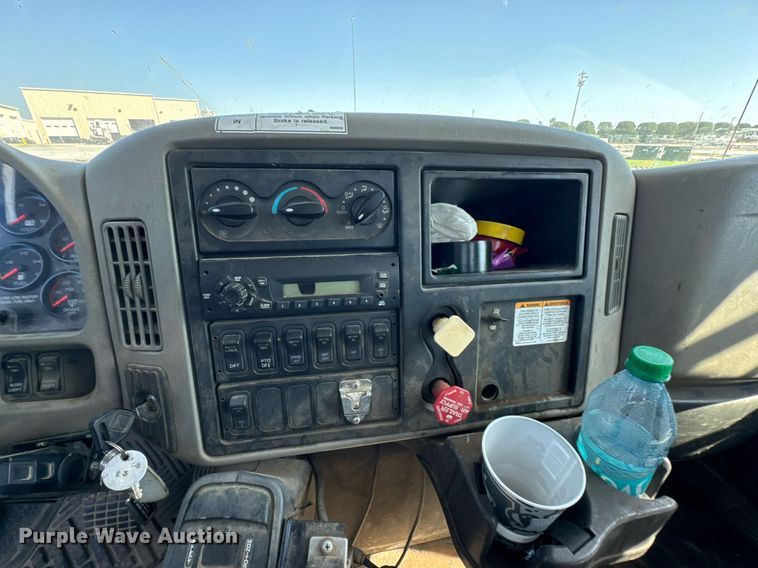 image for item DU9110 2010 International DuraStar 4400 digger derrick truck