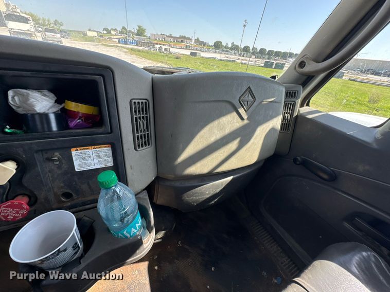 image for item DU9110 2010 International DuraStar 4400 digger derrick truck