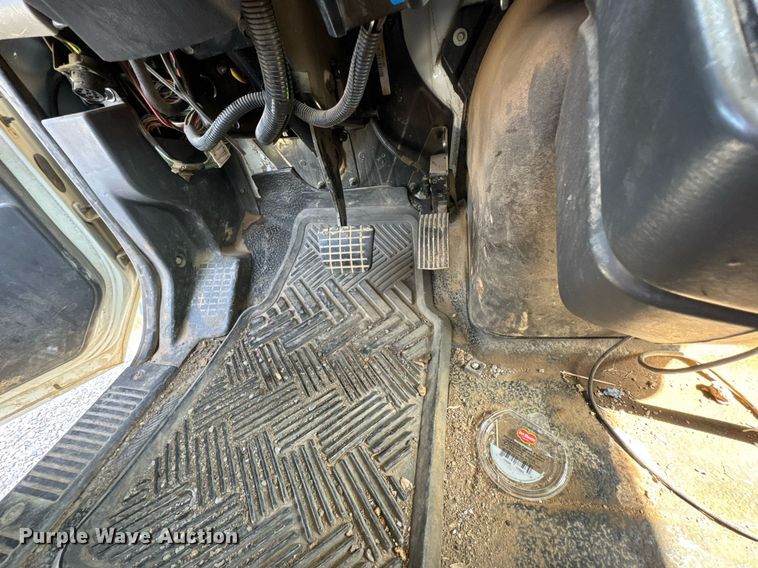 image for item DU9110 2010 International DuraStar 4400 digger derrick truck