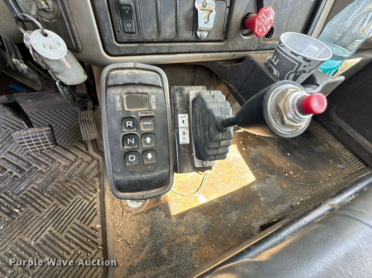 image for item DU9110 2010 International DuraStar 4400 digger derrick truck