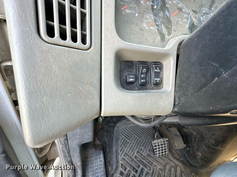 image for item DU9110 2010 International DuraStar 4400 digger derrick truck