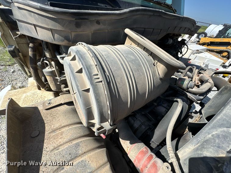 image for item DU9110 2010 International DuraStar 4400 digger derrick truck