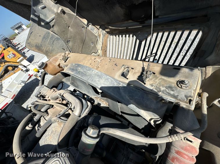 image for item DU9110 2010 International DuraStar 4400 digger derrick truck