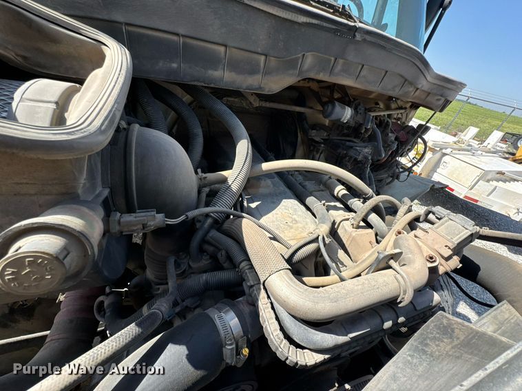 image for item DU9110 2010 International DuraStar 4400 digger derrick truck